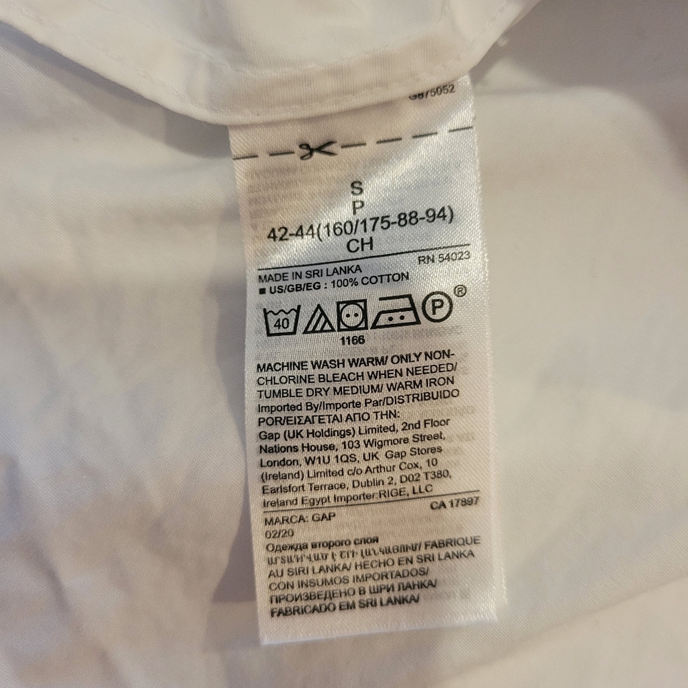 Gap White Collared Button-Up Small - Picture 4 of 4